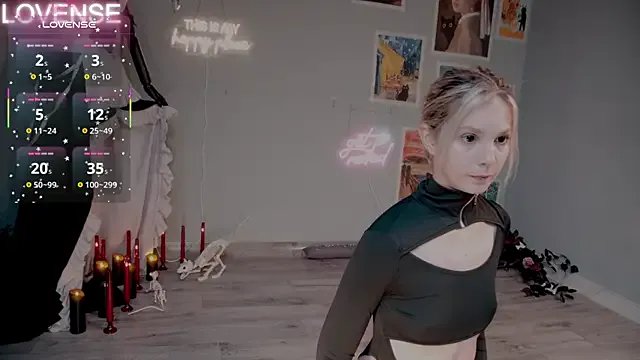 Careful_i_bite from StripChat