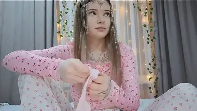  CarolinePepper chat room