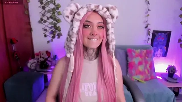 Cata_green from StripChat