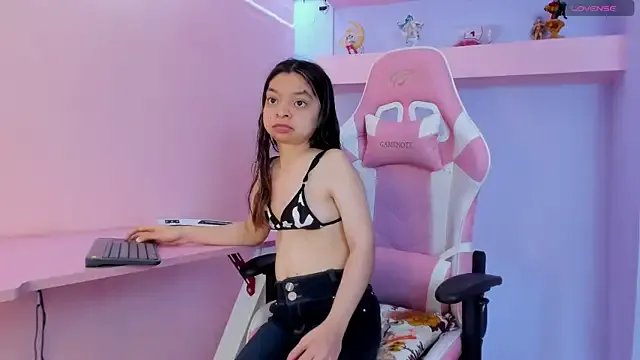 CharlotteMuller from StripChat