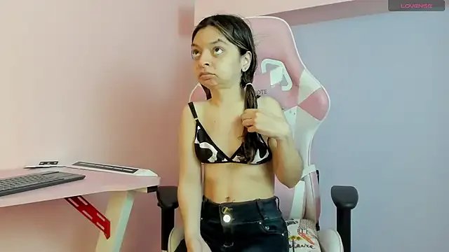 CharlotteMuller from StripChat