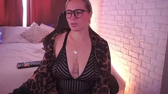 Charming_Daphny from StripChat