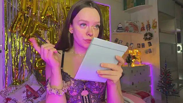 CheekySashaCharm from StripChat