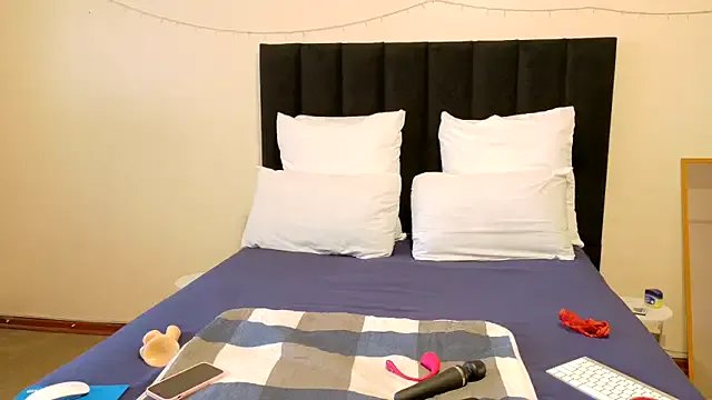 chloechrome from StripChat