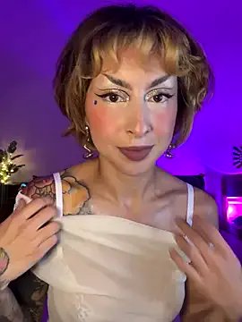 Cinamoonn from StripChat