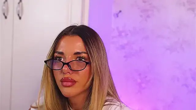 ClaraHazel from StripChat