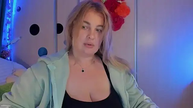 CoraSwon from StripChat