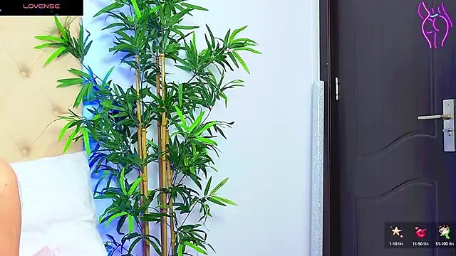 CoraVex from StripChat