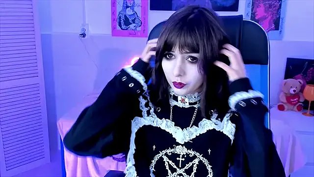 CrystallBloom from StripChat