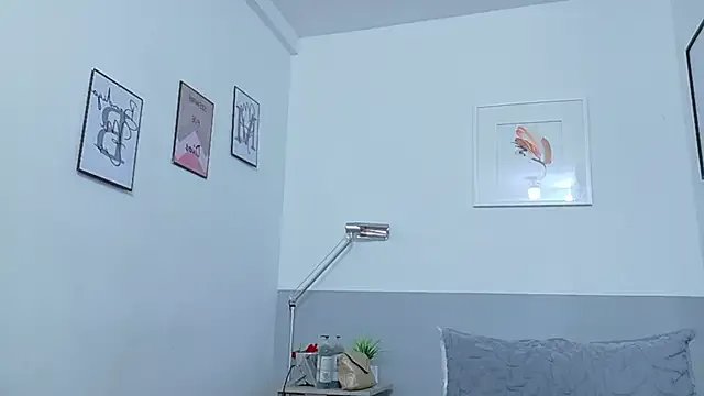 cutepetitee from StripChat