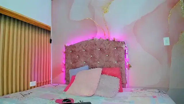 Daisy__rose from StripChat