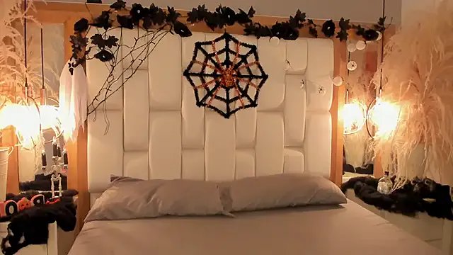 Daphne_And_Roger from StripChat