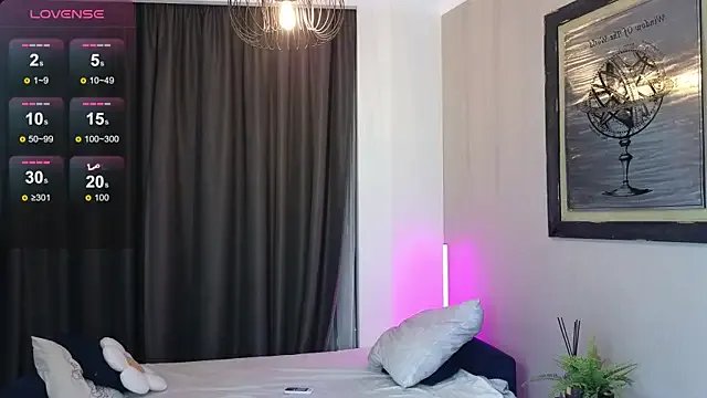 DebiHenks from StripChat