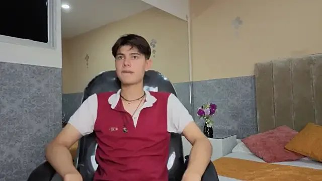  Derek_Sinn chat room