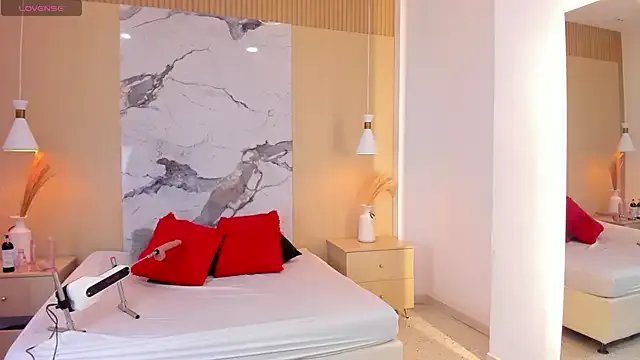 DollyBrowncc from StripChat