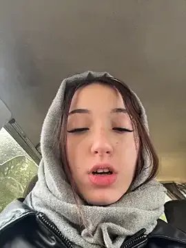 DollyTall from StripChat