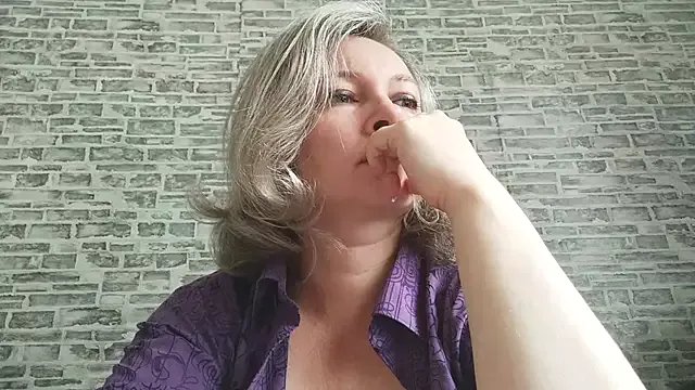 EdithManning from StripChat