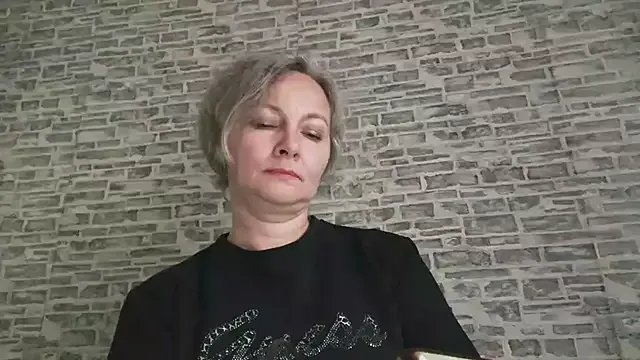 EdithManning from StripChat