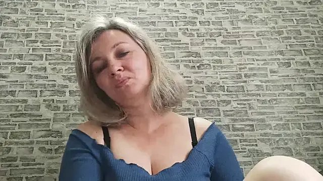 EdithManning from StripChat