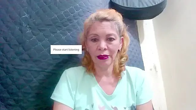 electra-mommy from StripChat