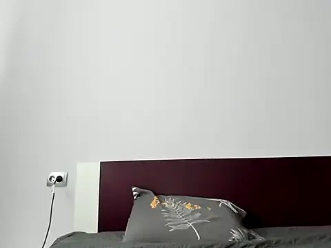 ElektraShine29 from StripChat