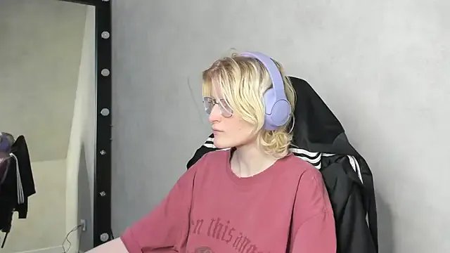 ElizabethHarpper from StripChat