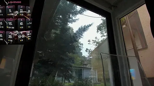 Ella_Vee from StripChat