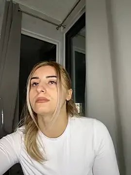 Ella_Vee from StripChat