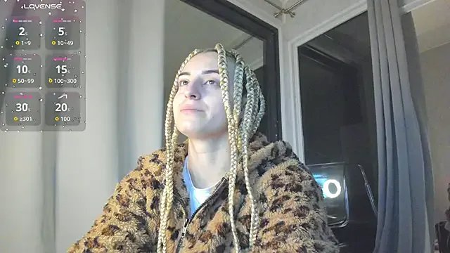 Ella_Vee from StripChat