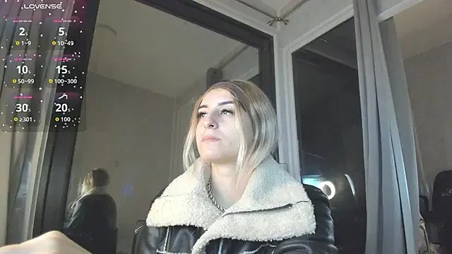 Ella_Vee from StripChat