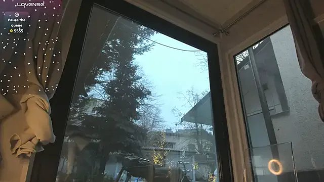 Ella_Vee from StripChat