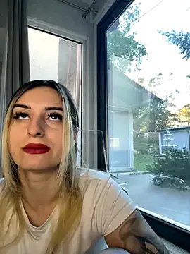 Ella_Vee from StripChat