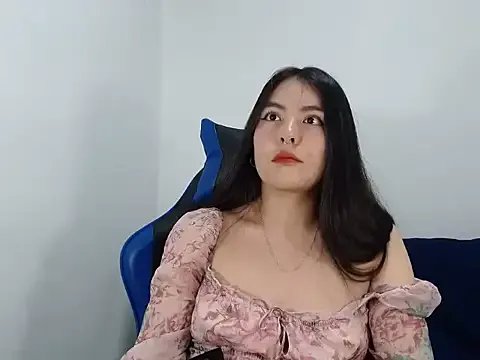 EloiseJun from StripChat