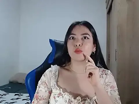 EloiseJun from StripChat