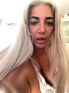 ElsaSinn from StripChat