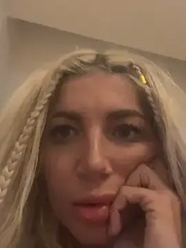 ElsaSinn from StripChat