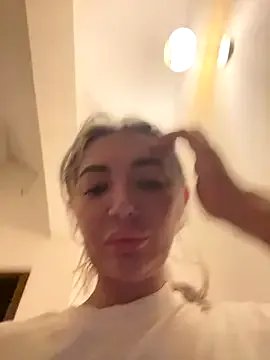 ElsaSinn from StripChat