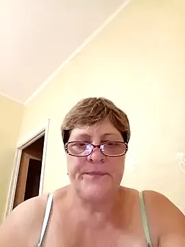 ElzaJewel from StripChat