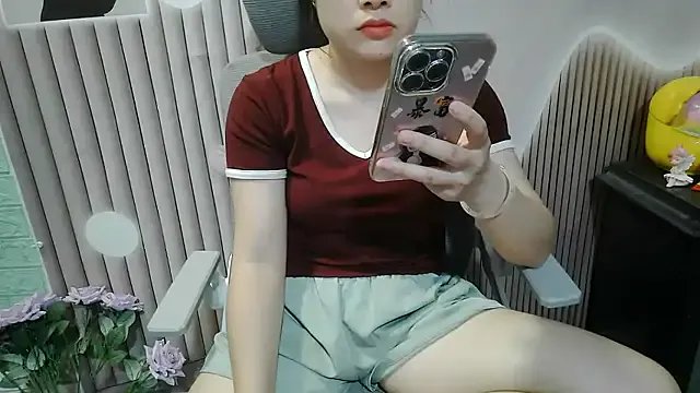 Emachiii from StripChat