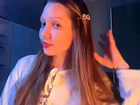 EmiIyKitty from StripChat