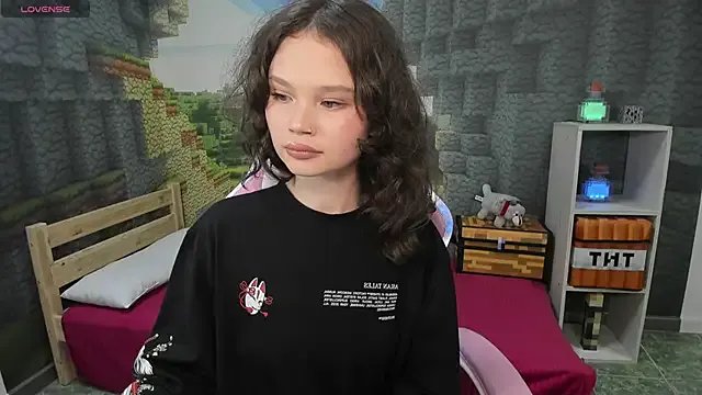 EmilyChaves from StripChat