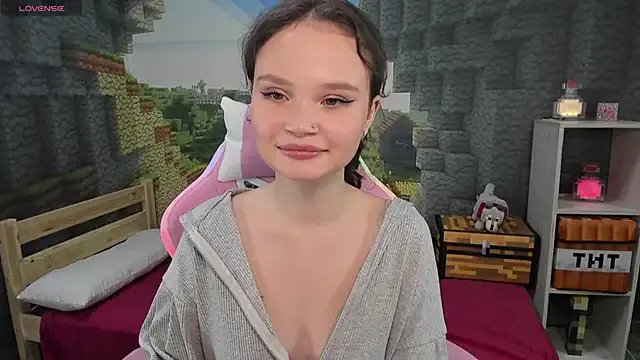 EmilyChaves from StripChat