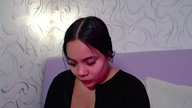 EmilyQueen3x from StripChat