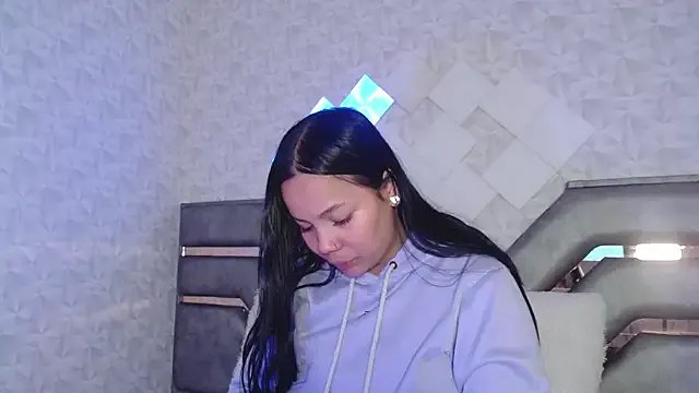 EmilyQueen3x from StripChat