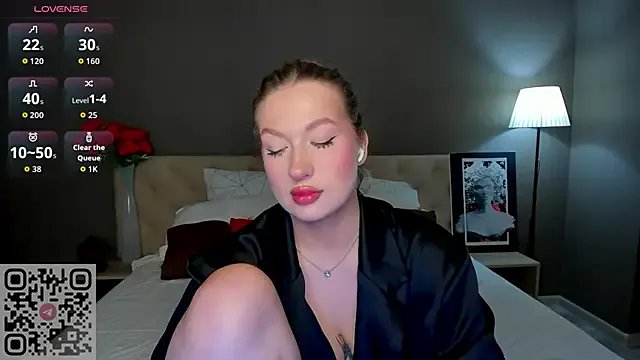 Emma__Leee from StripChat