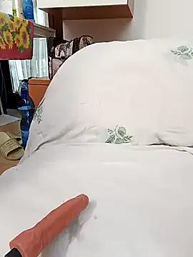 EmmaQueen4 from StripChat