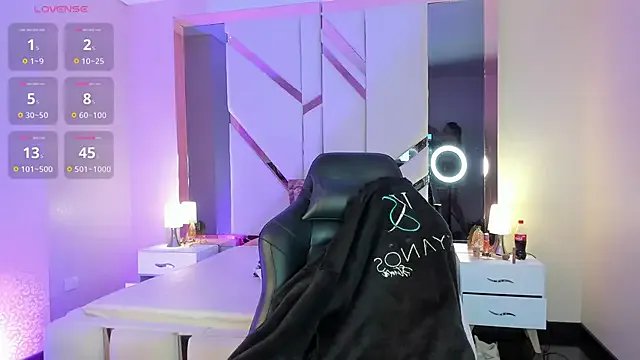 EmmaStonns from StripChat