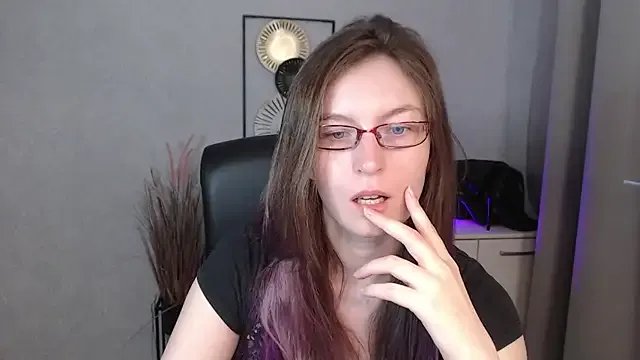 emmaxDelight from StripChat