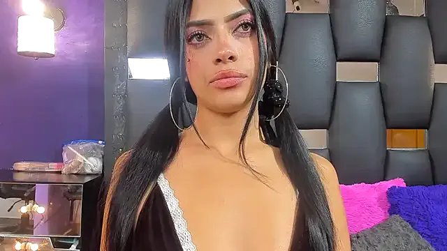  EMYCLARK01 chat room