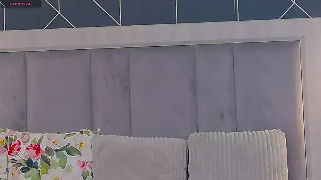 EmyLaveau from StripChat